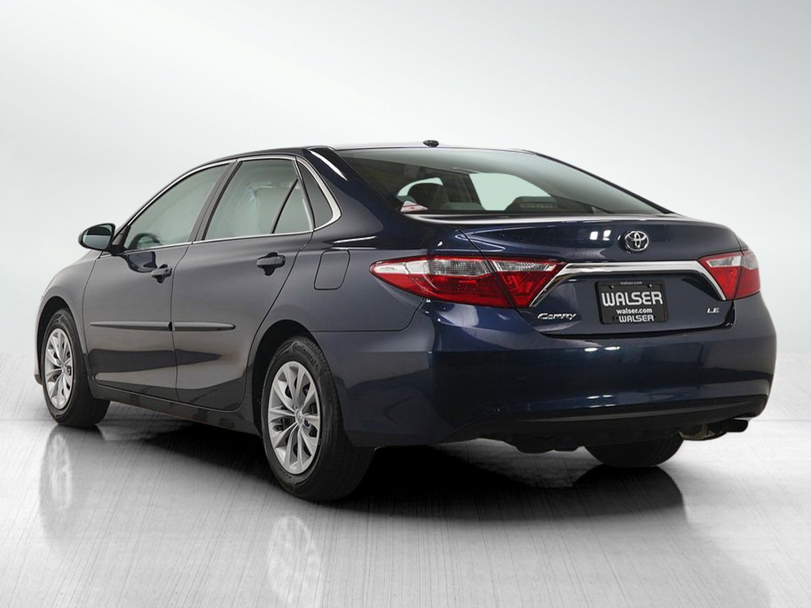 Used 2015 Toyota Camry LE image 3