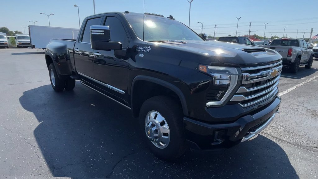 Used 2026 Chevrolet Silverado 3500 High Country w/ Technology Package AWD/4WD image 4