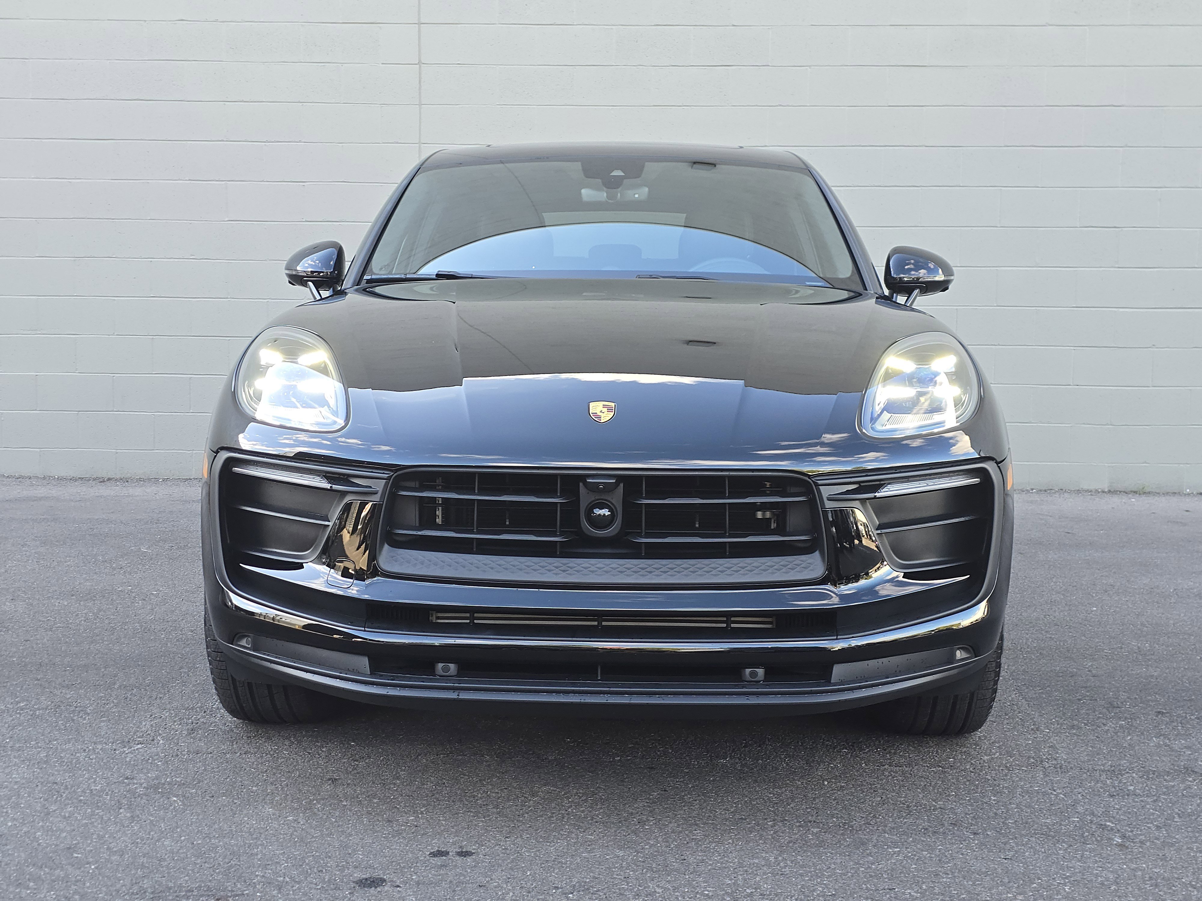 Certified 2025 Porsche Macan image 6
