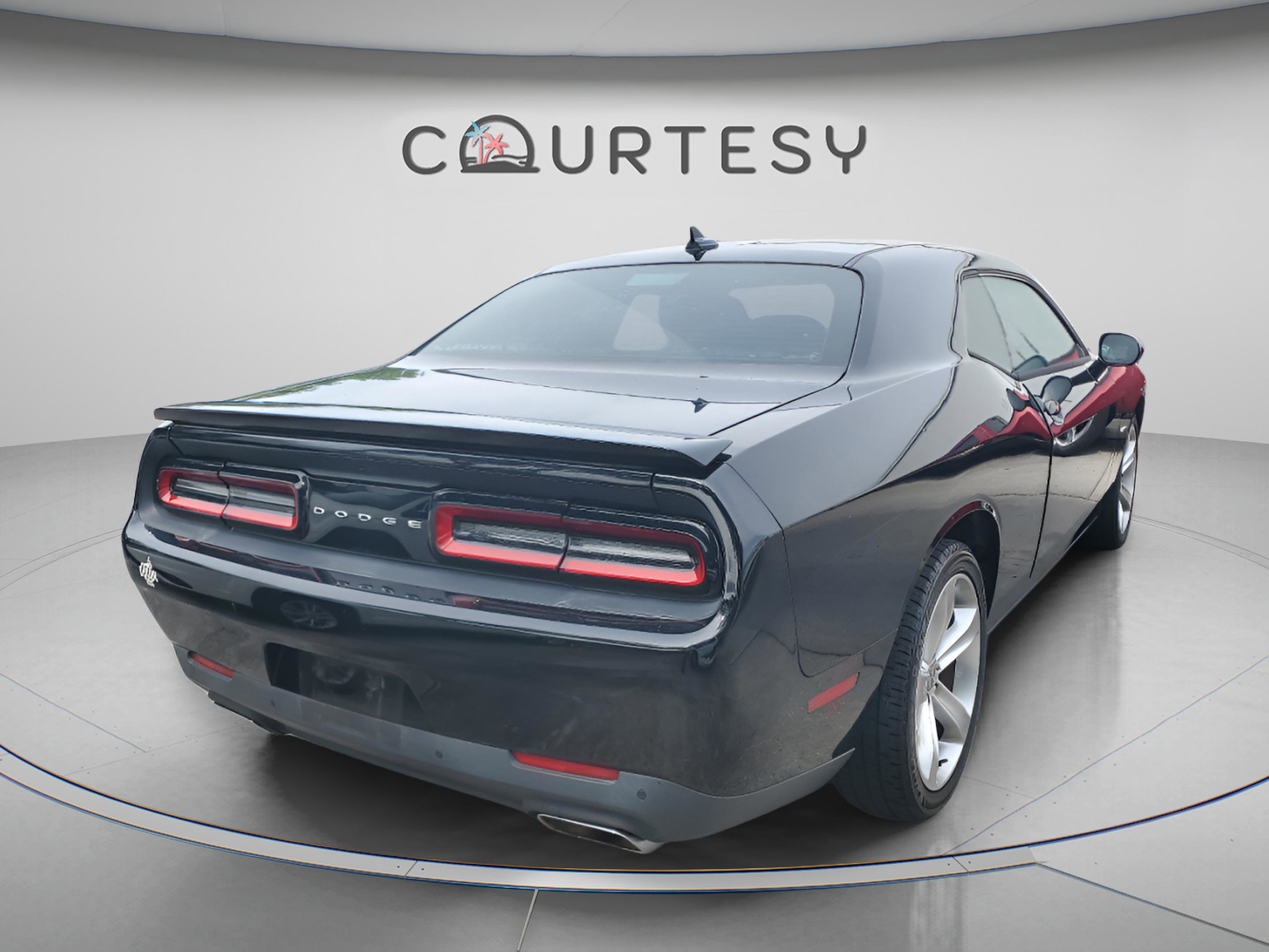 Used 2015 Dodge Challenger R/T w/ Quick Order Package 28B R/T RWD image 3