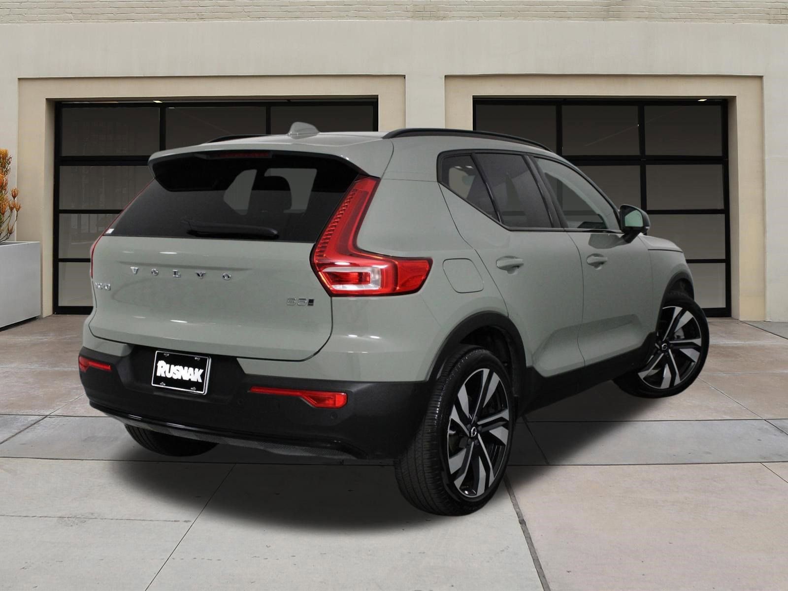 Certified 2023 Volvo XC40 B5 Ultimate w/ Protection Package Premier AWD/4WD image 4