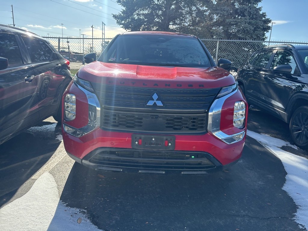 Used 2024 Mitsubishi Outlander SE Black Edition image 1