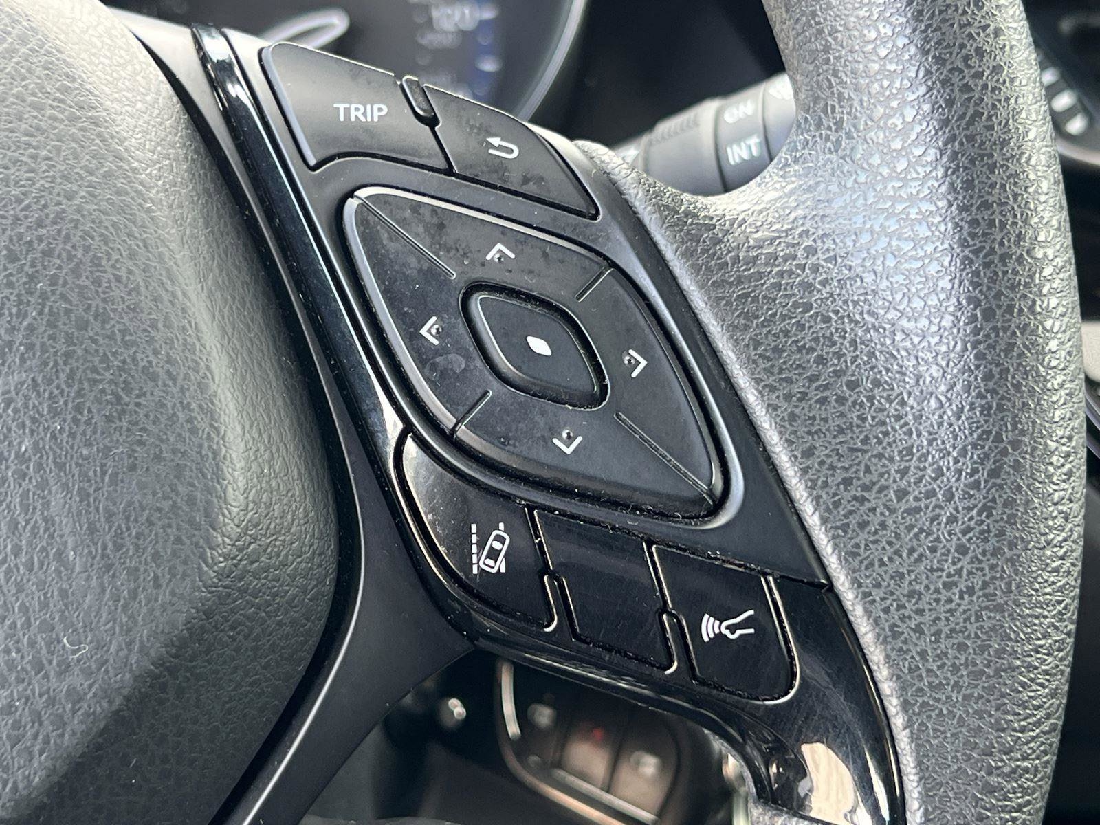 Used 2019 Toyota C-HR LE FWD image 25