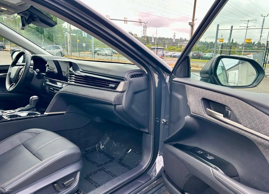 Used 2025 Toyota Camry XLE FWD image 15