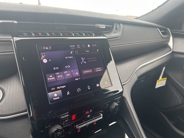 New 2025 Jeep Grand Cherokee L Altitude image 35