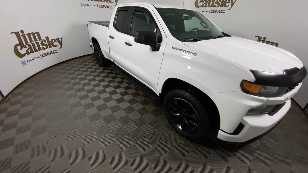 Used 2019 Chevrolet Silverado 1500 Custom w/ Custom Convenience Package image 2