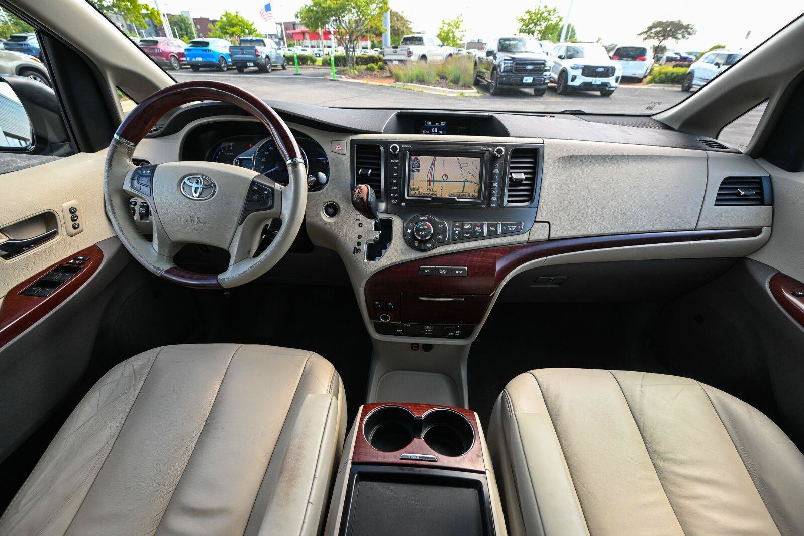 Used 2011 Toyota Sienna Limited w/ Premium Pkg FWD image 32