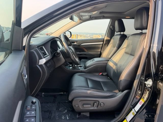 Used 2018 Toyota Highlander XLE AWD/4WD image 10