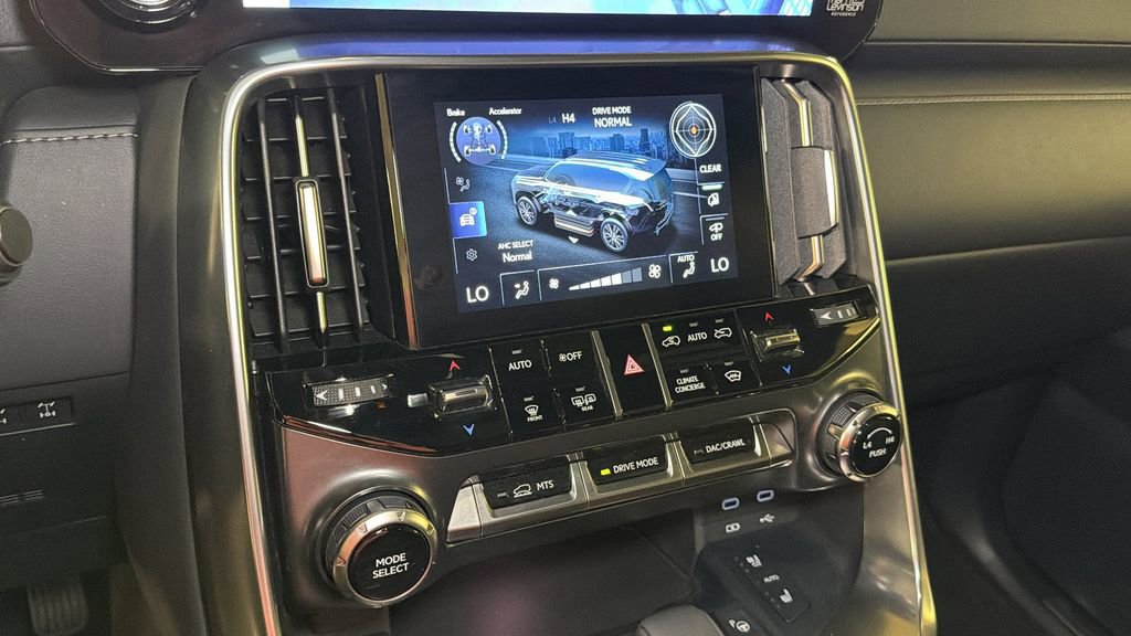 Certified 2025 Lexus LX 700h Overtrail AWD/4WD image 30