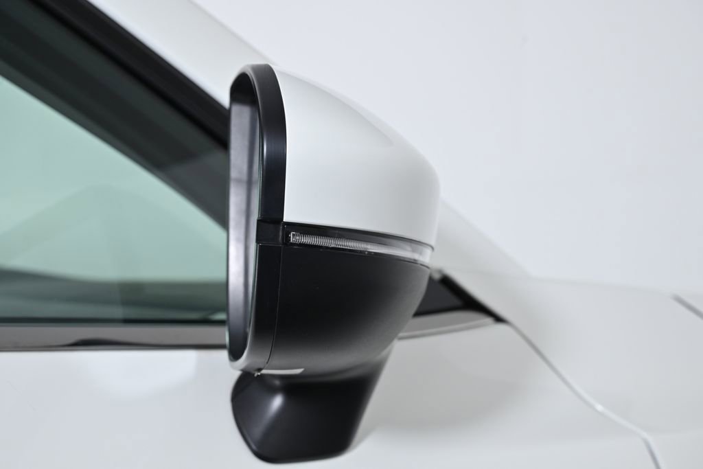 Used 2025 Nissan Pathfinder SV image 11