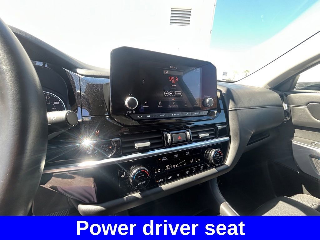 Used 2025 Nissan Pathfinder SV image 11