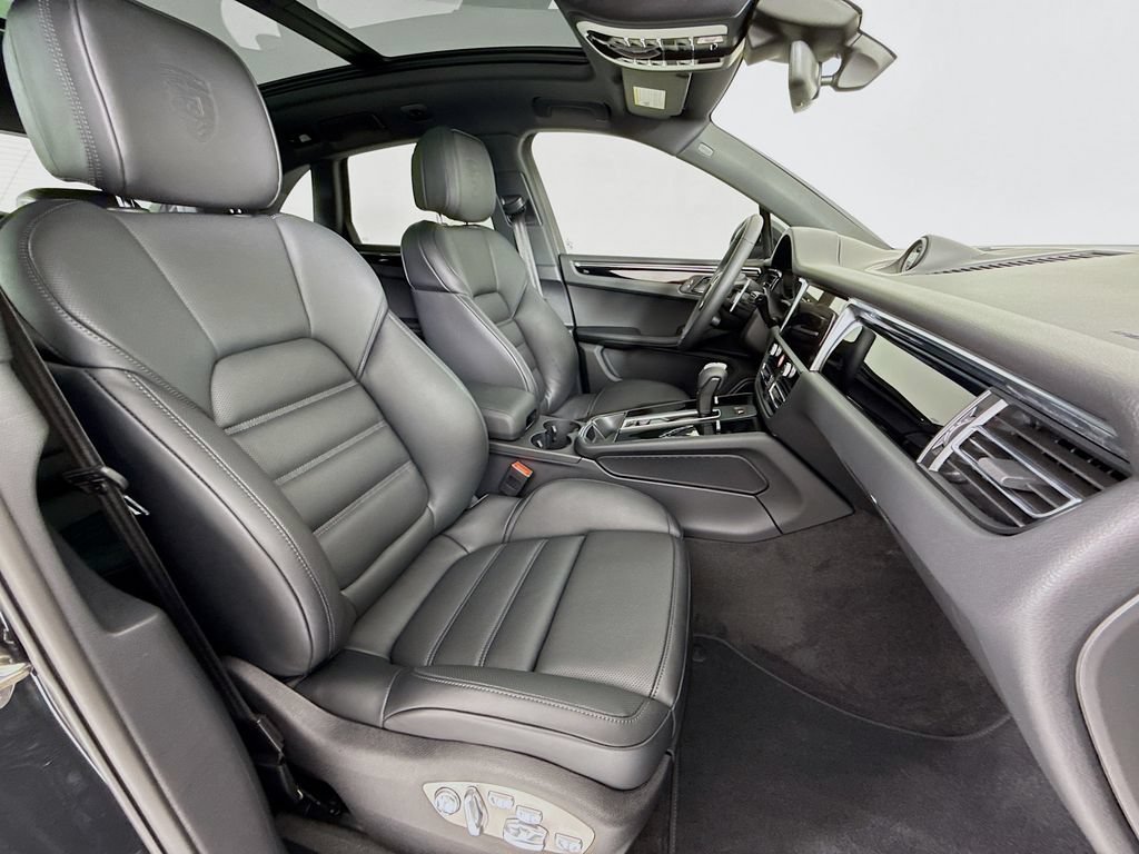 New 2026 Porsche Macan AWD/4WD image 33