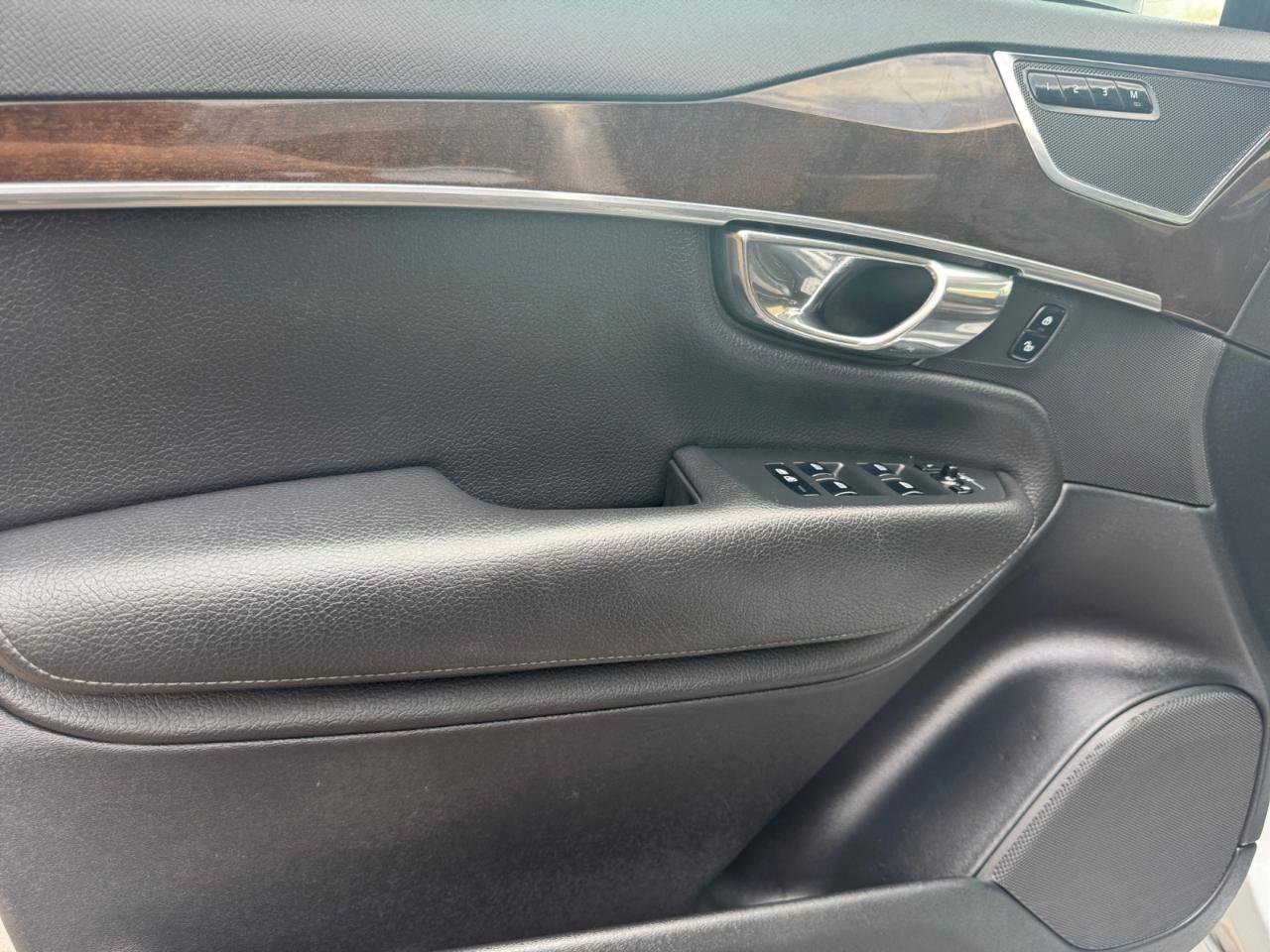 Used 2016 Volvo XC90 T6 Momentum w/ Momentum Plus Package image 25