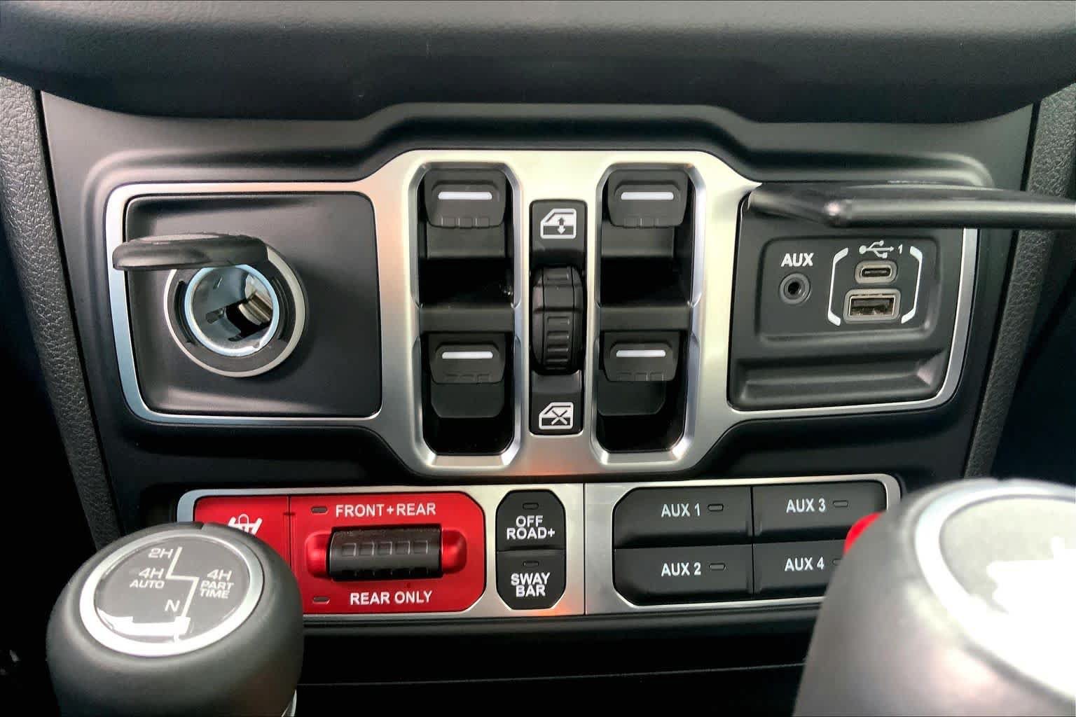 Used 2025 Jeep Wrangler Unlimited Rubicon AWD/4WD image 32