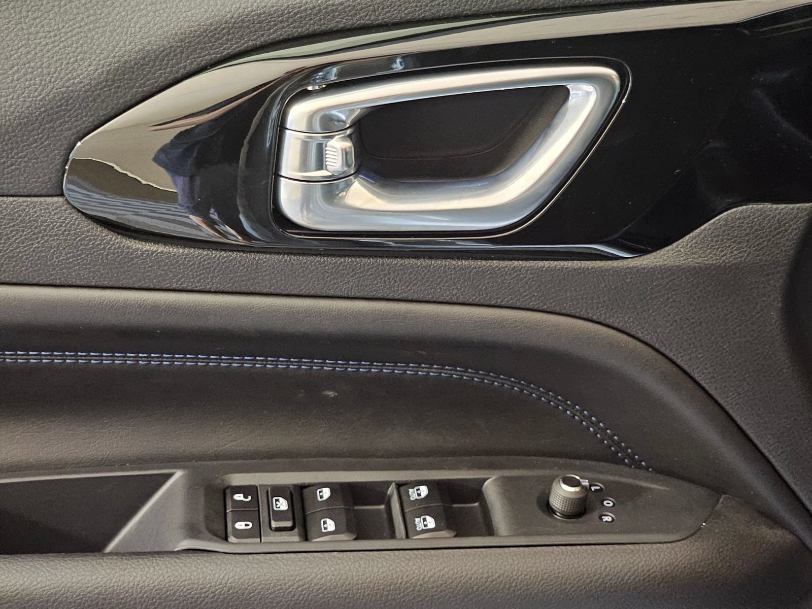 New 2026 Jeep Compass Latitude AWD/4WD image 17