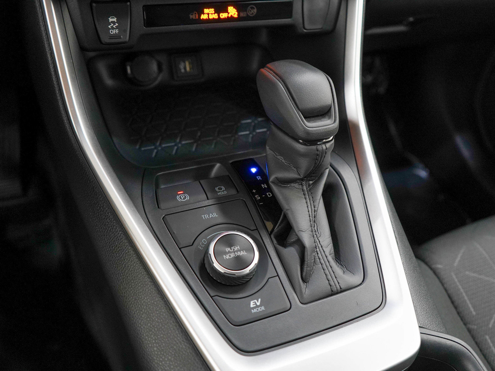 Used 2025 Toyota RAV4 XLE AWD/4WD image 22
