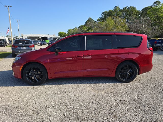New 2026 Chrysler Pacifica Select w/ S Appearance Package FWD image 6