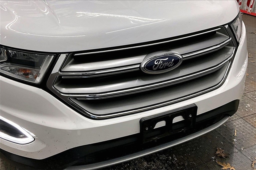 Used 2018 Ford Edge SEL w/ Equipment Group 201A image 29