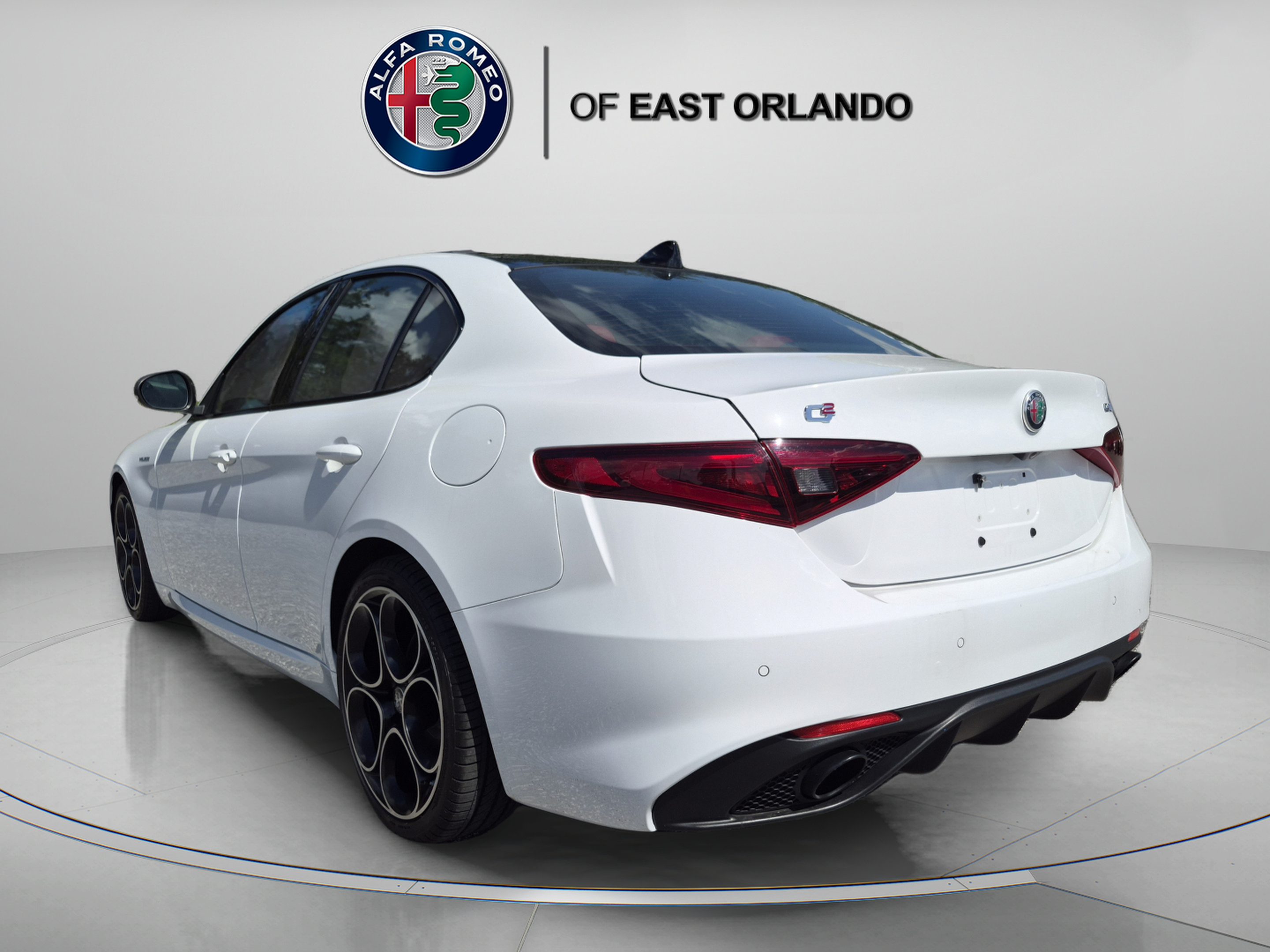 Used 2022 Alfa Romeo Giulia Veloce RWD image 4