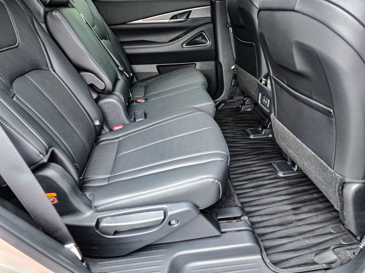 Certified 2027 INFINITI QX60 Luxe w/ Cargo Package AWD/4WD image 43
