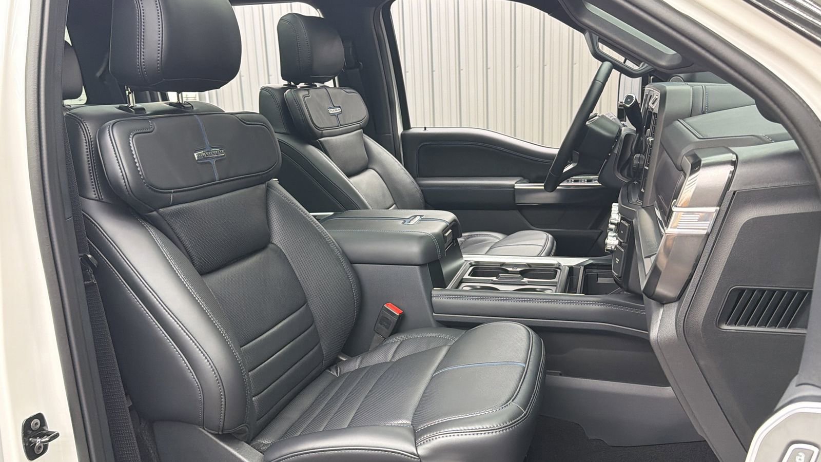 Used 2026 Ford F450 Platinum w/ FX4 Off-Road Package AWD/4WD image 42