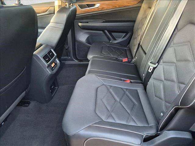 Used 2024 Volkswagen Atlas SE FWD image 17