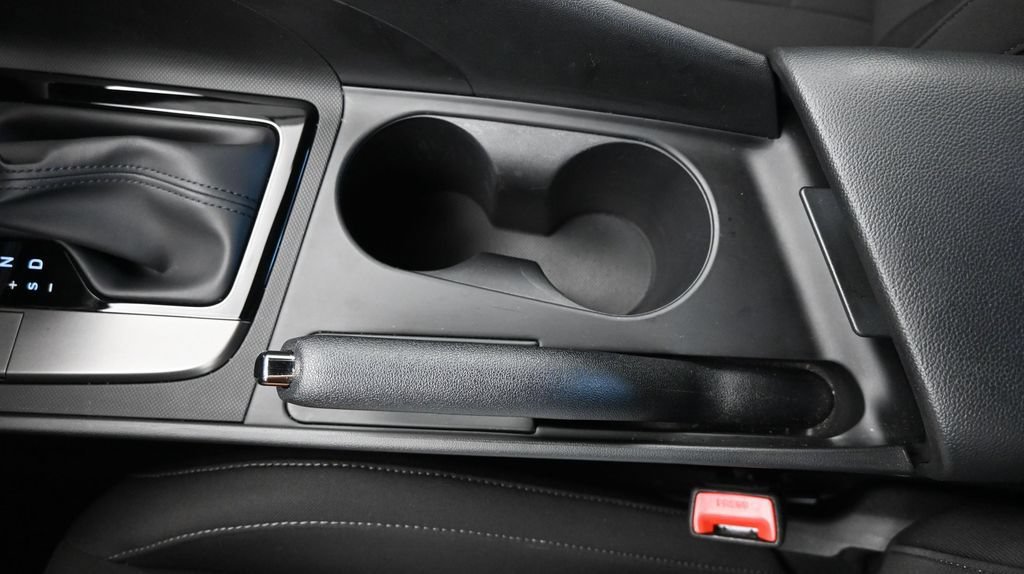 Certified 2025 Hyundai Elantra Sport FWD image 36