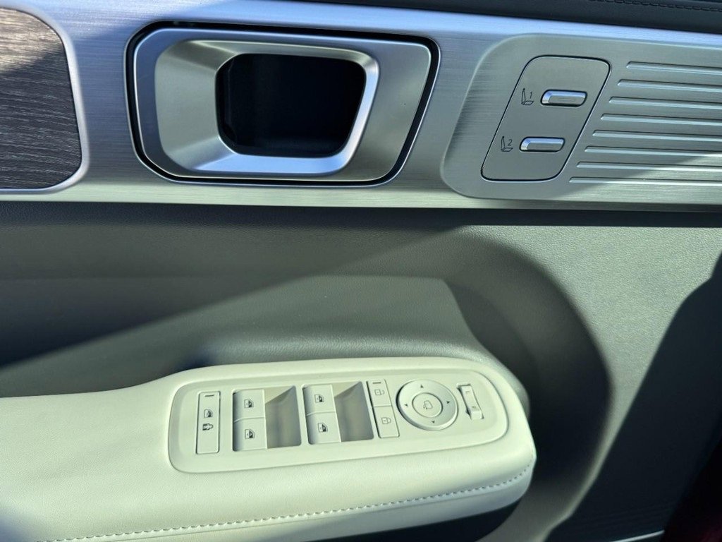 Used 2024 Hyundai Santa Fe Calligraphy image 17