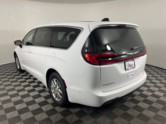 New 2025 Chrysler Pacifica Select image 6