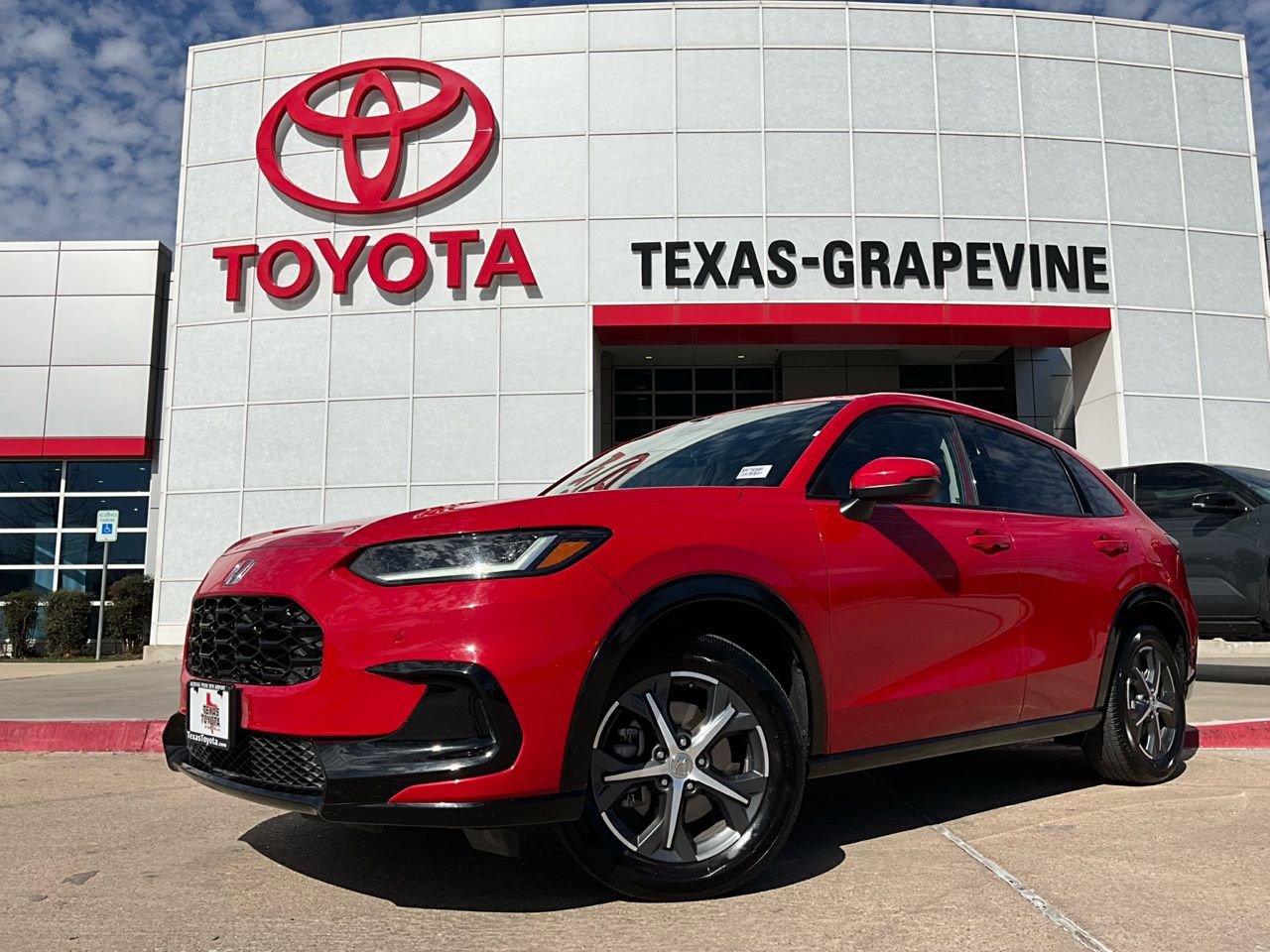 Used 2025 Honda HR-V EX-L image 2