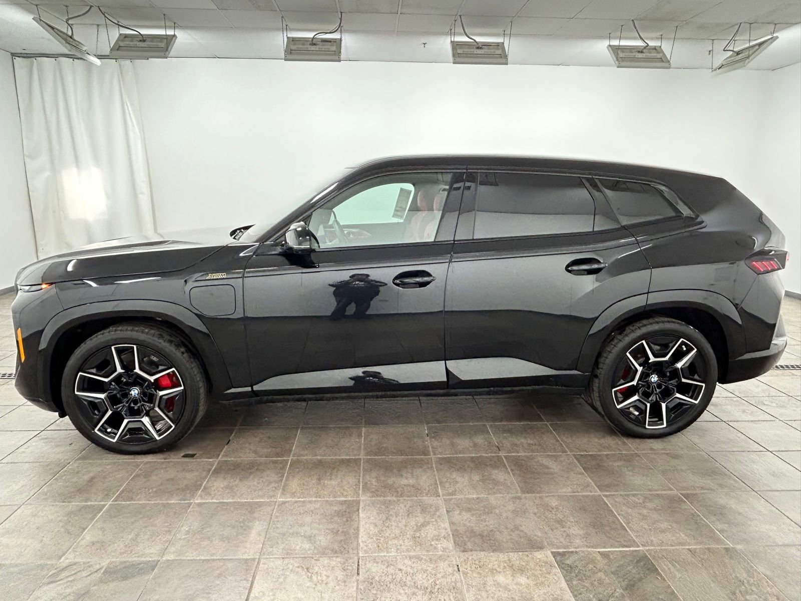Used 2025 BMW XM image 2