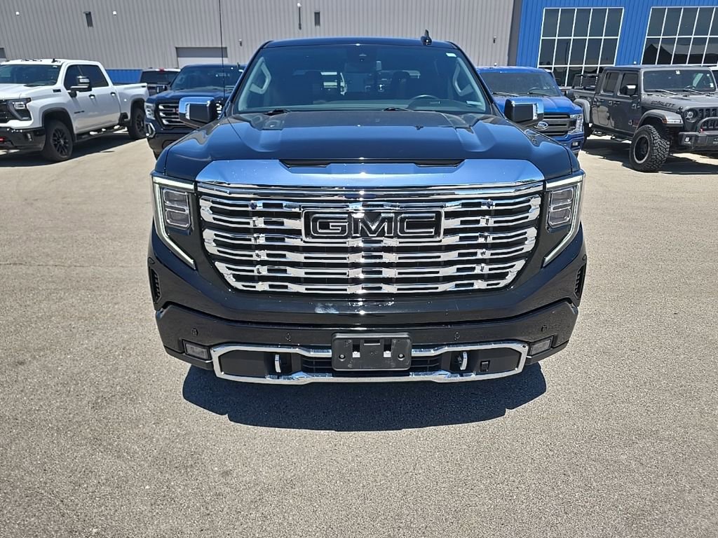 Used 2022 GMC Sierra 1500 Denali w/ Denali Carbonpro Edition AWD/4WD image 2