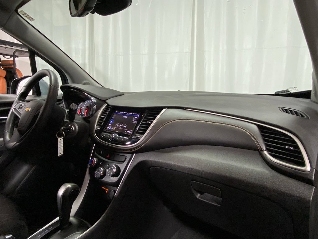 Used 2020 Chevrolet Trax LT FWD image 30