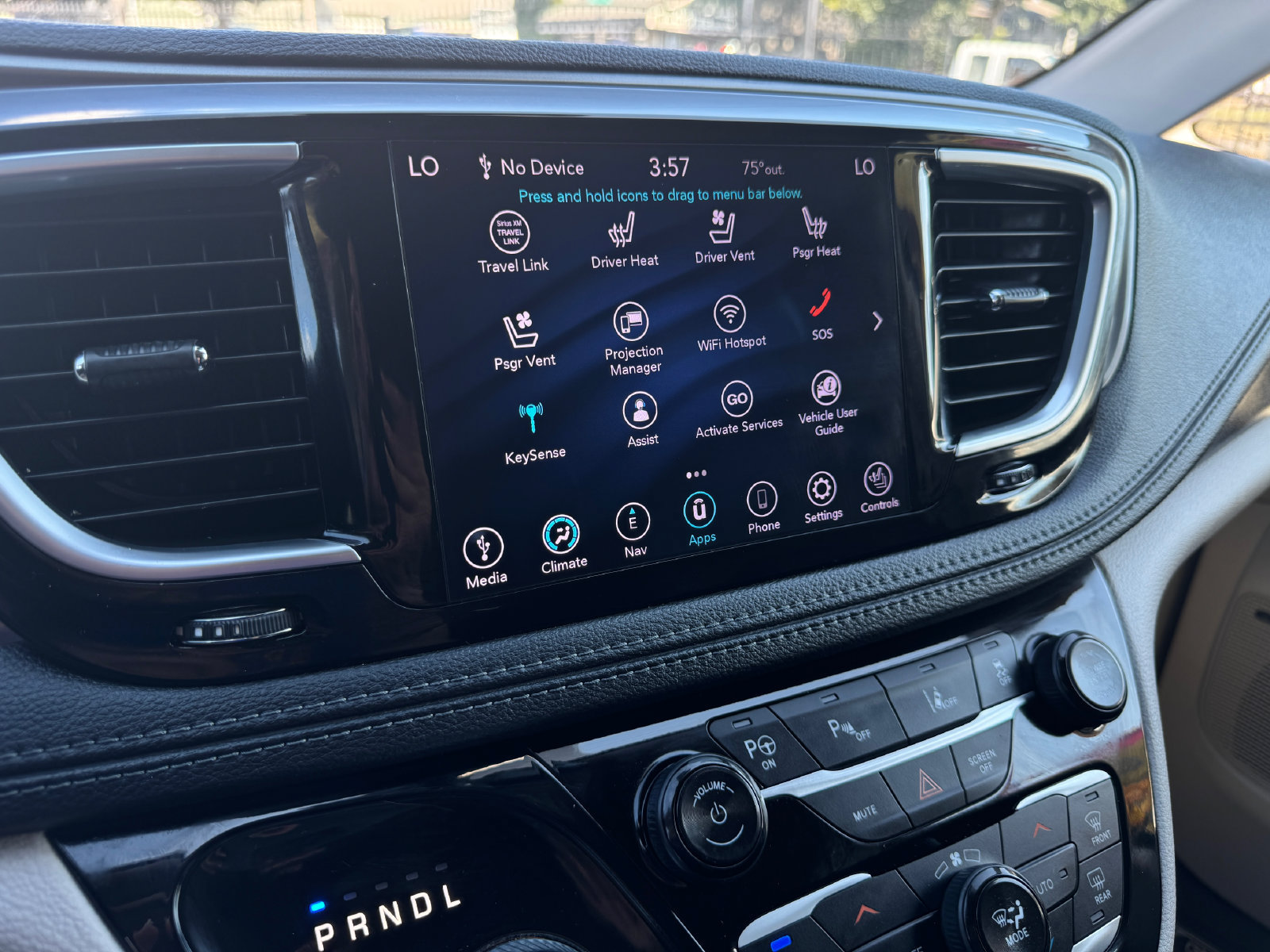 Used 2019 Chrysler Pacifica Limited w/ Advanced Safetytec Group FWD image 28