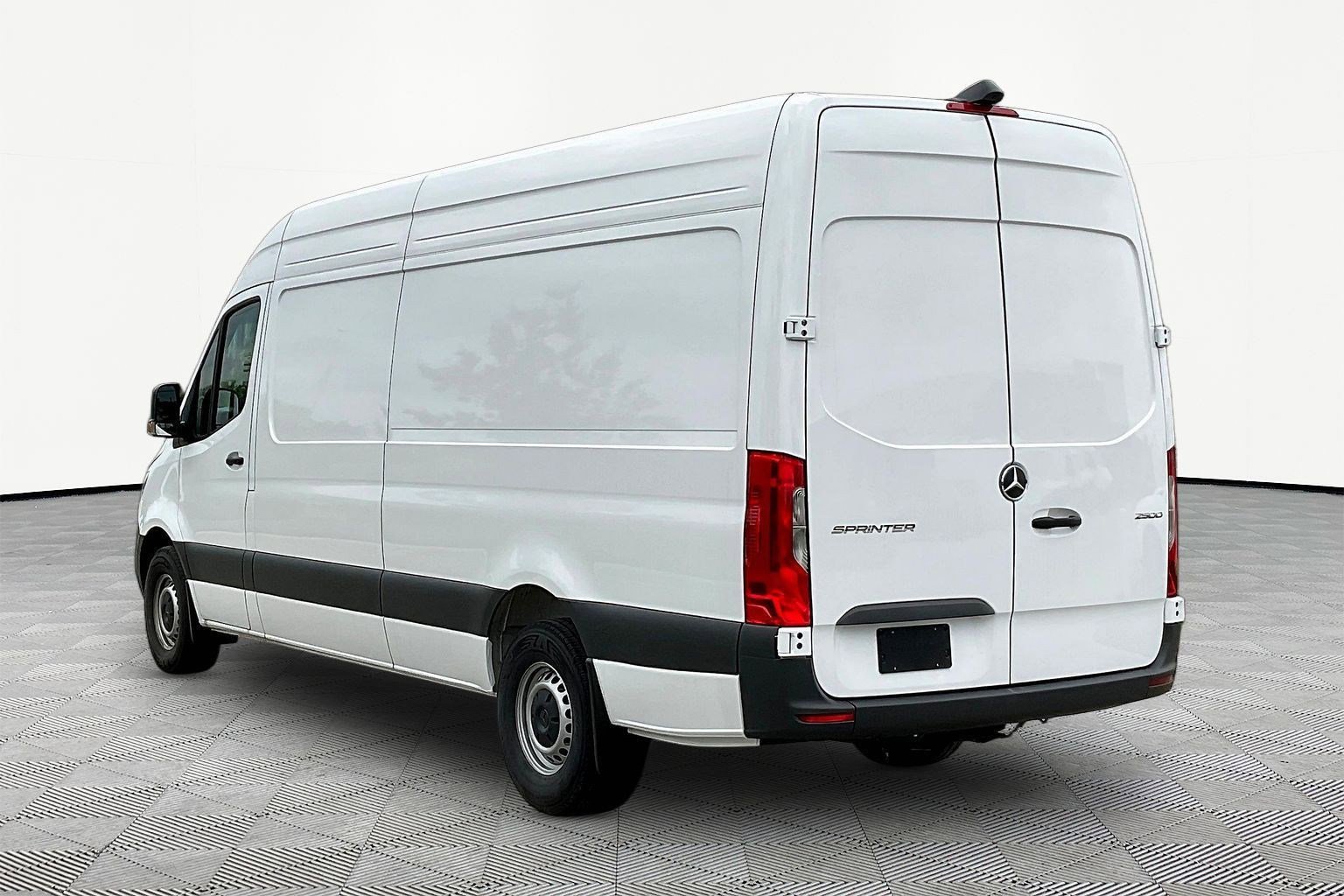 Used 2025 Mercedes-Benz Sprinter 2500 image 4