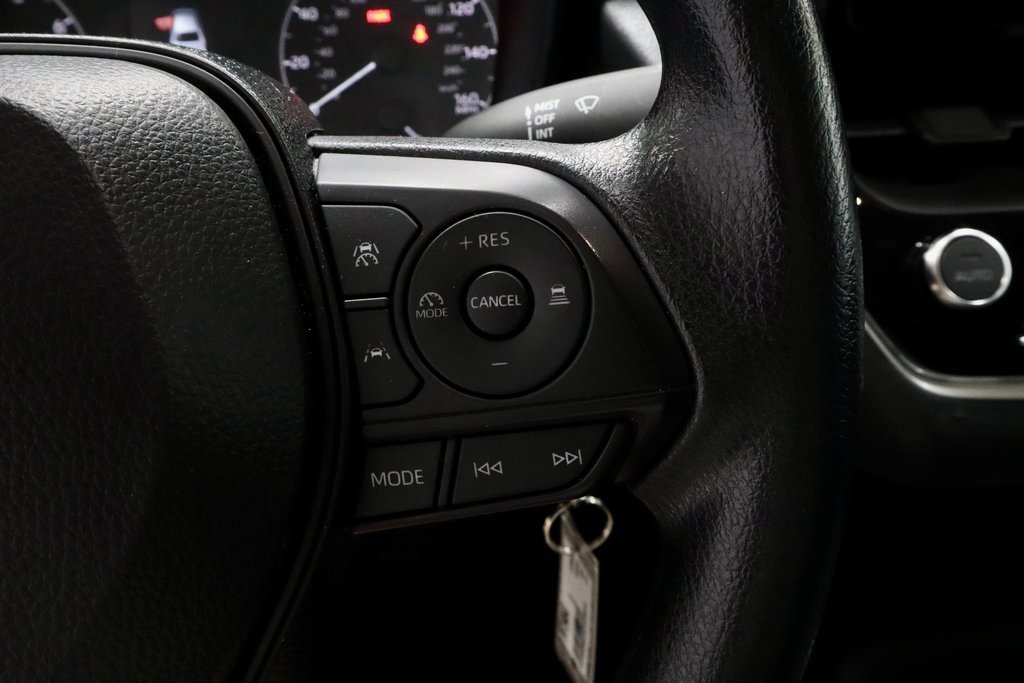 Used 2025 Toyota Corolla LE image 27