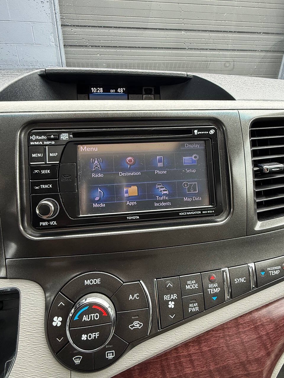 Used 2013 Toyota Sienna XLE FWD image 35