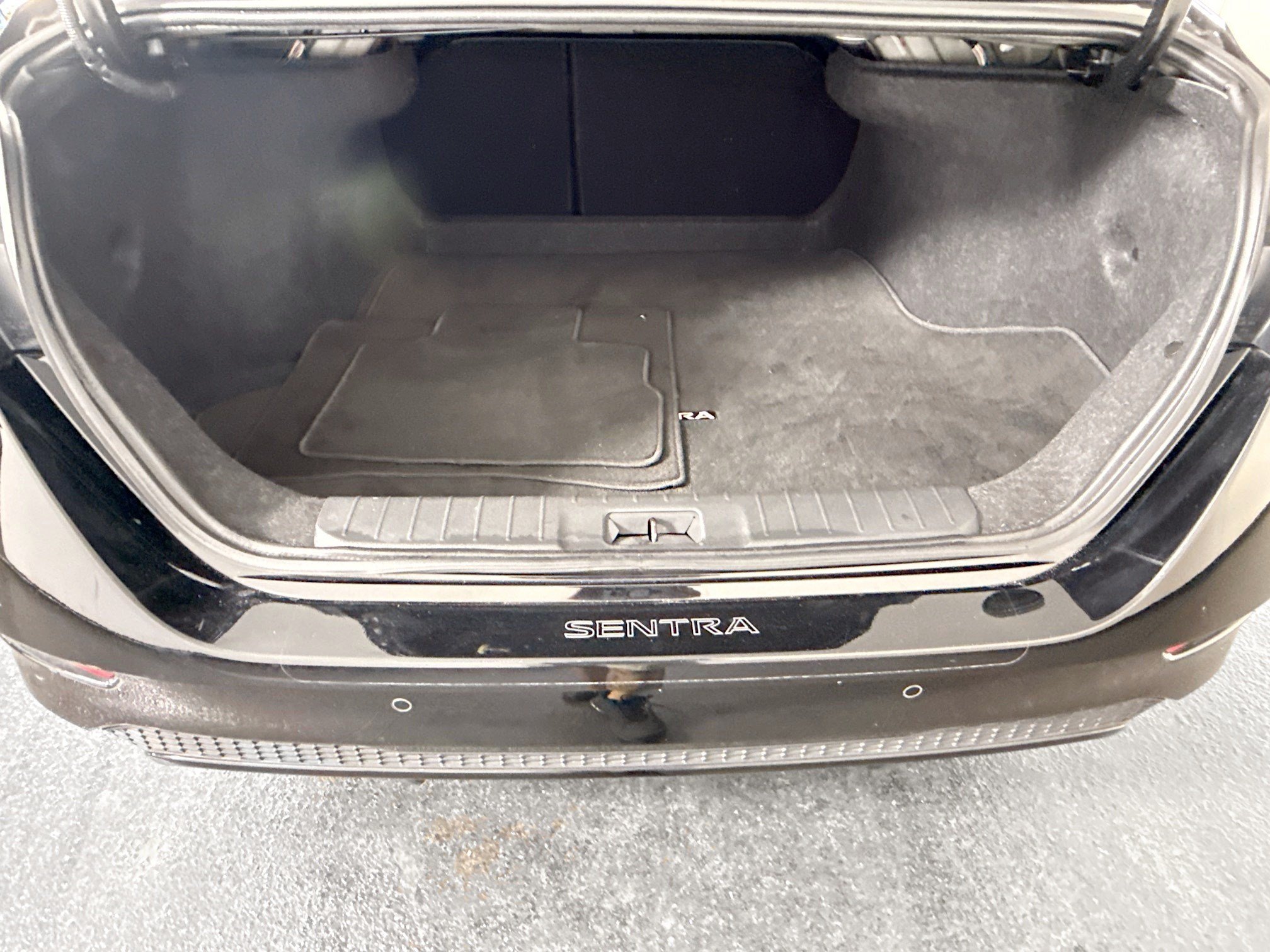 Used 2025 Nissan Sentra SV FWD image 35