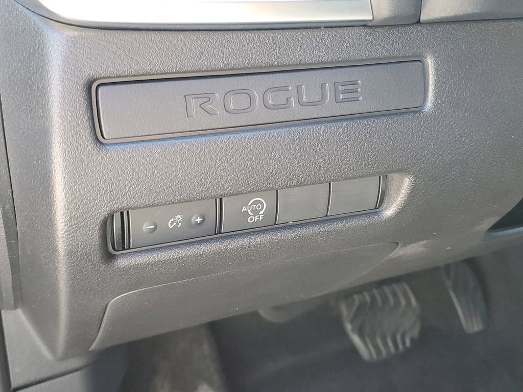 Used 2024 Nissan Rogue S image 12