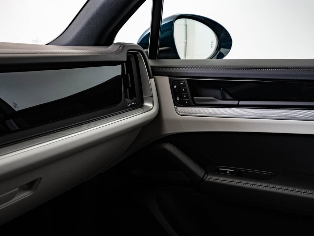 New 2026 Porsche Cayenne image 39