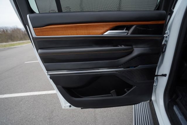 Used 2024 Jeep Grand Wagoneer L Series III image 17