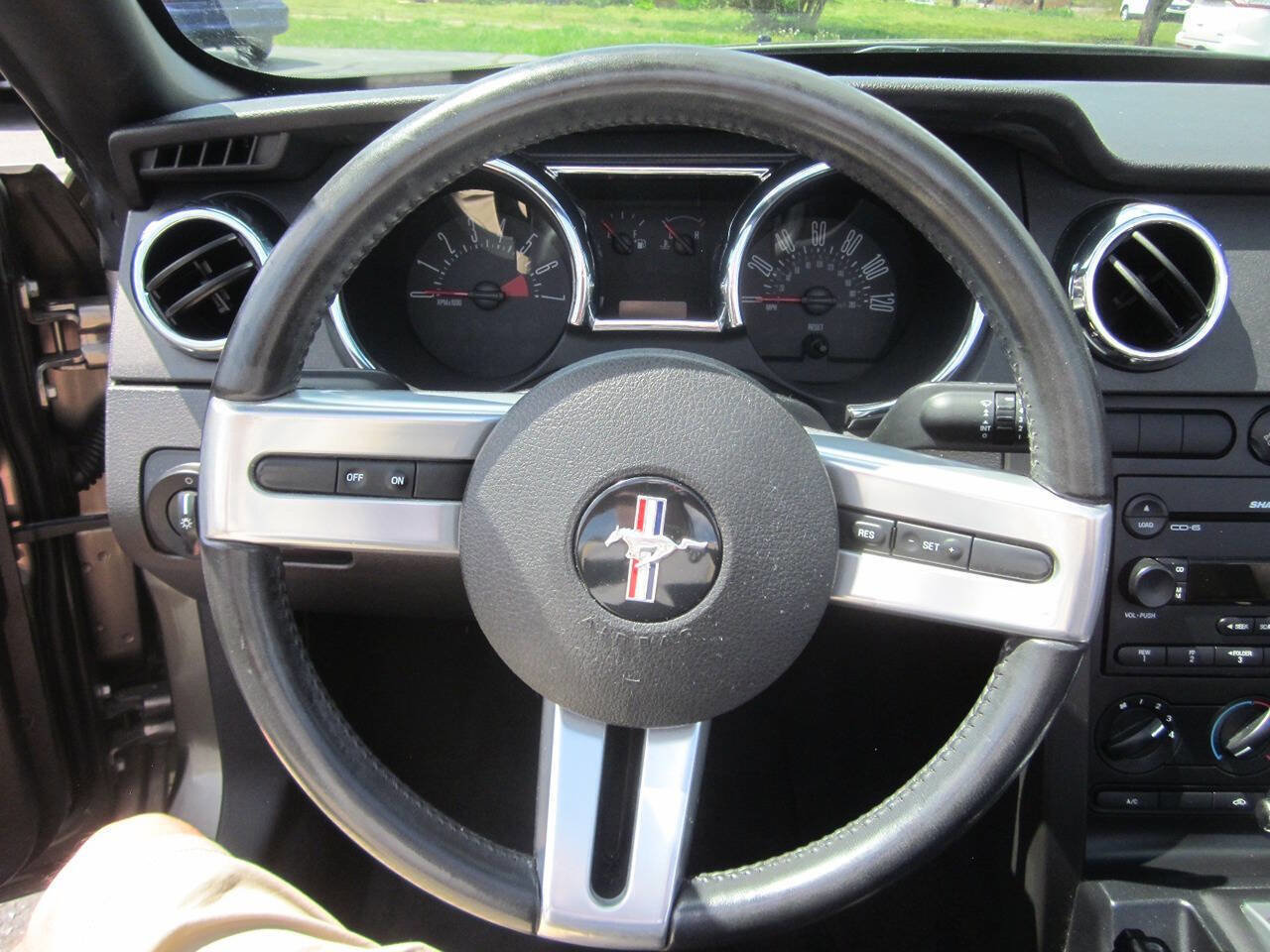 Used 2005 Ford Mustang Premium image 22