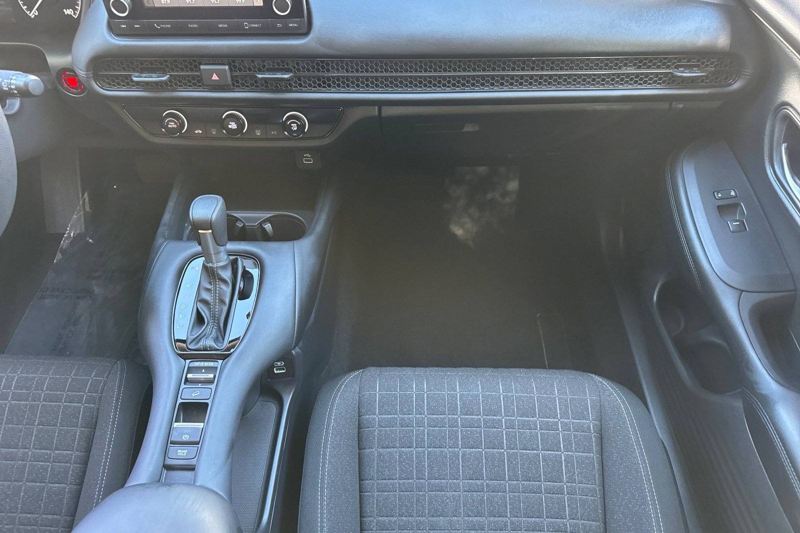 Certified 2023 Honda HR-V LX image 30