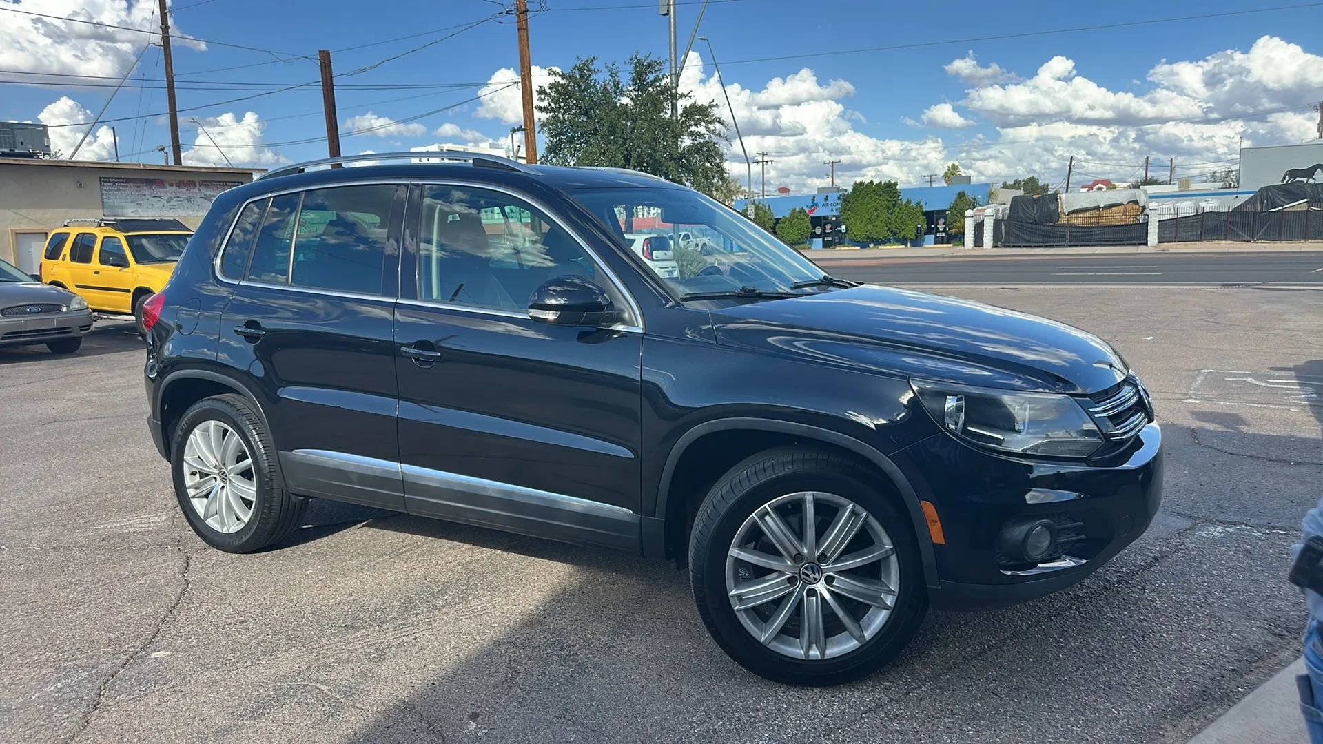 Used 2013 Volkswagen Tiguan SE image 28