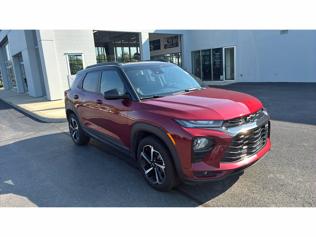Used 2023 Chevrolet TrailBlazer RS w/ Sun and Liftgate Package AWD/4WD image 2