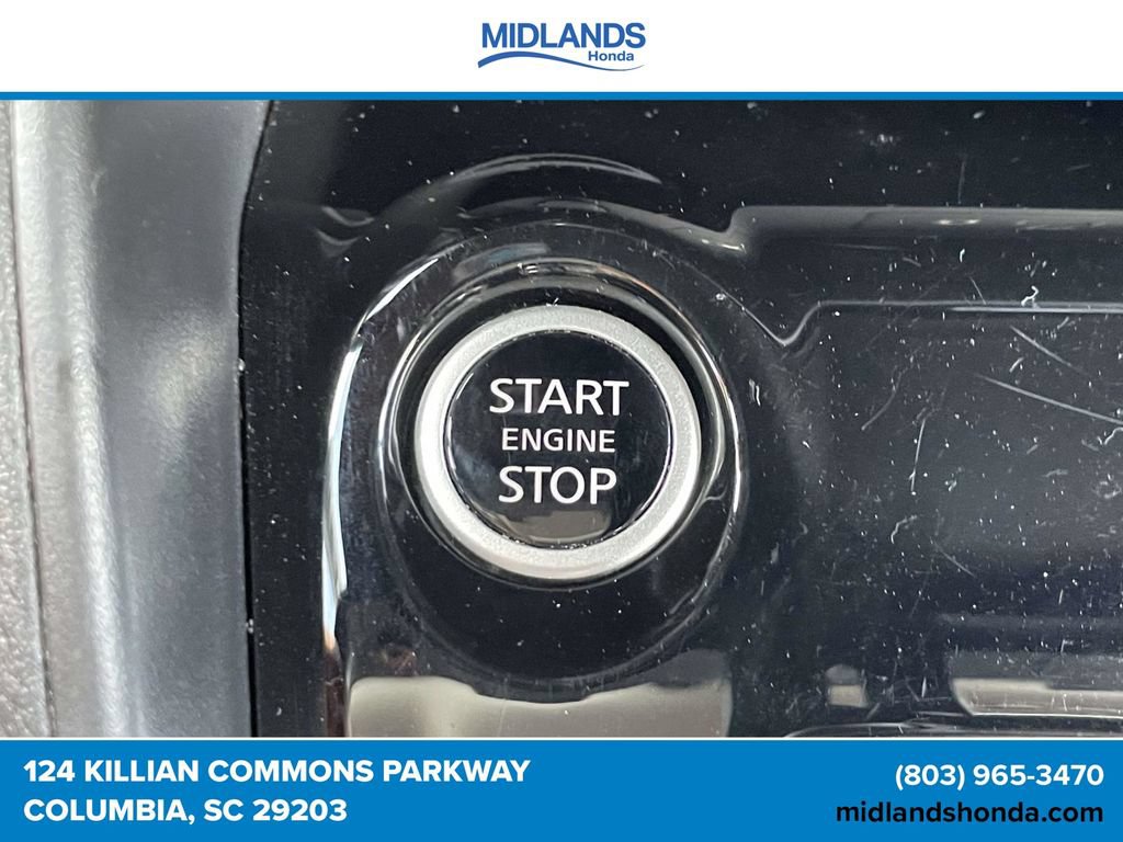 Used 2025 Nissan Versa SV FWD image 29