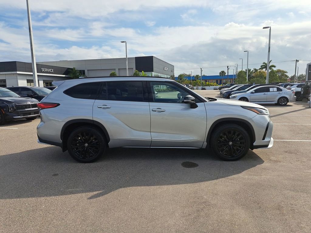 Used 2023 Toyota Highlander XSE image 4