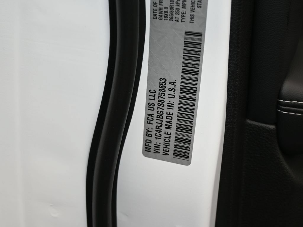 Used 2025 Jeep Grand Cherokee L Limited RWD image 17