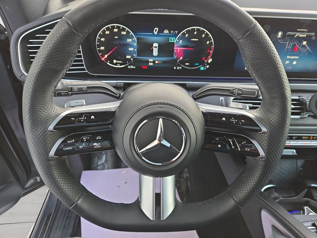 Used 2025 Mercedes-Benz GLS 580 4MATIC image 13