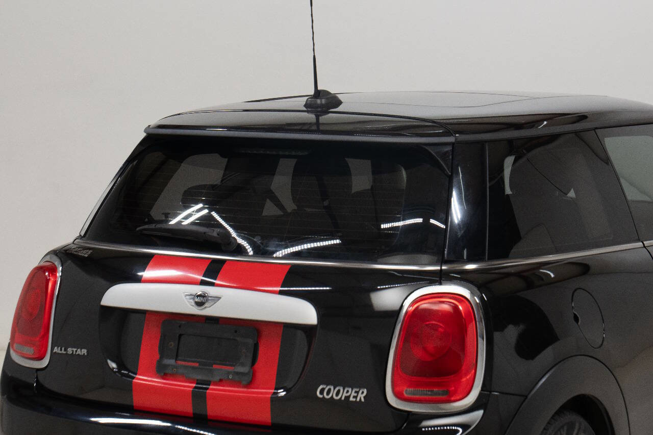 Used 2015 MINI Cooper 2-Door Hardtop image 9